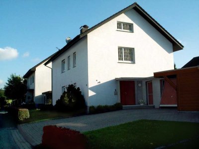 Schöne, saubere, gut geschnittene -  3 1/2  Zimmerwohnung 1. OG in Stift Quernheim / provisionsfrei