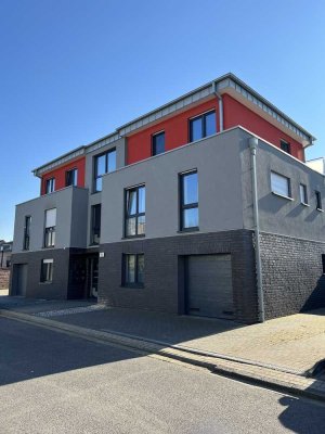 Neuwertige 4-Raum-Penthouse-Wohnung mit Terasse in Moers