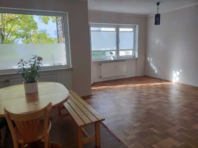 Stilvolle 2-Zimmer-Wohnung mit Balkon, EBK, PKW Stellplatz in Bischofsheim