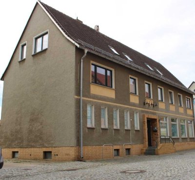 Freistehendes, teilvermietetes Wohn- und Geschäftshaus in guter Zentrumslage von Falkenberg/Elster