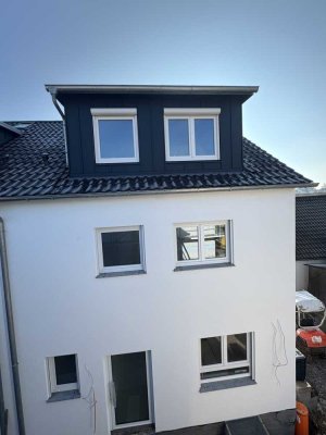 Erstbezug: Schöne 7-Zimmer-Doppelhaushälfte in Oberstenfeld