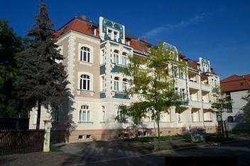 Dachgeschoss Wohnung im schönen Jugendstil-Gebäude