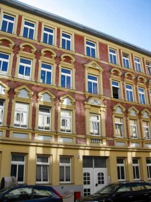 Schöne 2 Zi-EG-WE mit Balkon, Wintergarten Laminat,sep. Küche und Wannenbad in der südl.- Innenstadt