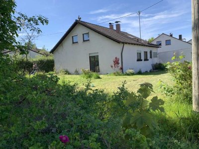 Charmantes Einfamilienhaus mit großem Grundstück renovierungsbedürftig und voller Potenzial!