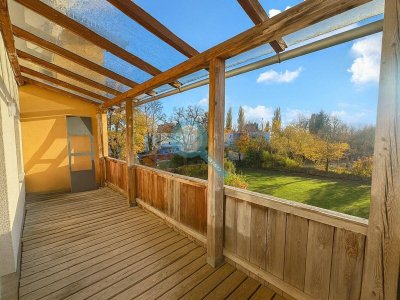 Renovierte 4-Zimmerwohnung mit ca. 233 m² Eigengarten und zwei Stellplätzen – Nähe Haid-Center