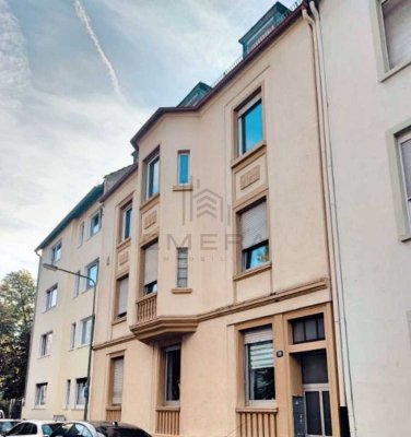 Charmante 4-Zimmer-Altbauwohnung mit Balkon in bester Lage von Frankfurt-Rödelheim