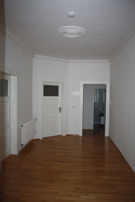 Großzügige 3-Zimmer Wohnung in ansprechendem Altbau