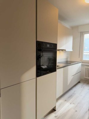 Vollmöblierte 1,5-Zimmer Wohnung mit hochwertiger Einbauküche und Balkon