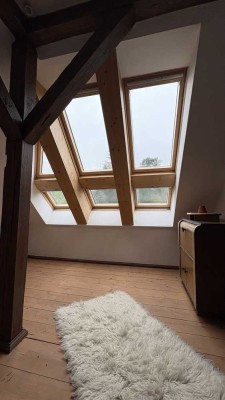 Elegante Stadtvilla mit weitläufigem Garten und vielfältigen Wohnmöglichkeiten