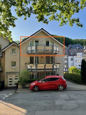 Gepflegte lichtdurchflutete Dachgeschosswohnung mit 11 qm Südbalkon in Velbert-Nierenhof