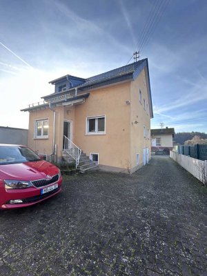 Modernisiertes 5-Zimmer-Haus mit EBK in Runkel