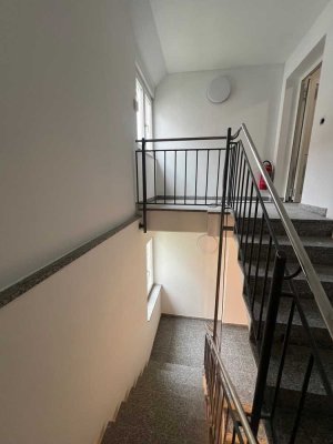 sehr ruhige und dennoch zentral gelegene Dreiraumwohnung mit Freissitz