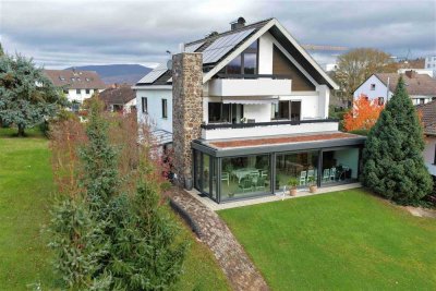 Ruhige Lage, großer Balkon: Großzügige 2-Zimmer-Wohnung in einem Zweifamilienhaus