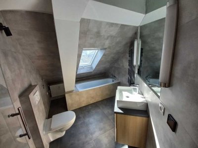 Luxus-Dachgeschosswohnung im Herzen von Mannheim (Erstbezug nach Komplettsanierung, Balkon, Aufzug)
