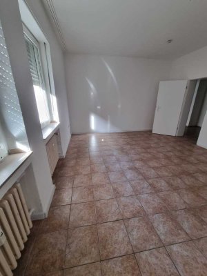 Erdgeschoss  - 88 m2  - zentrale Lage - 3 ,5 Zimmer