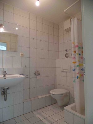 1 Zi.-App + EBK zentral und trotzdem ruhig gelegen