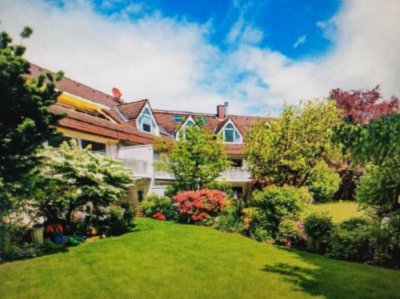 Loftig, großzügige 4,5-Zimmer-Studio-Wohnung in gesuchter, grüner Lage von Neu-Isenburg!