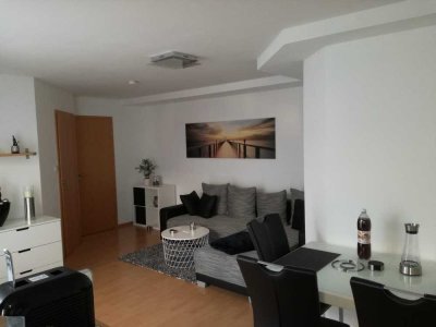 Geschmackvolle, gepflegte 2-Raum-EG-Wohnung mit geh. Innenausstattung mit Balkon und EBK