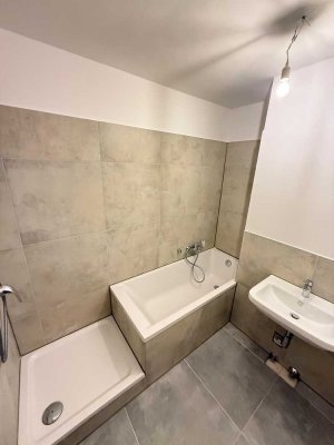 Erstbezug nach Sanierung – Lichtdurchflutete 3-Zimmer-Wohnung in Rheydt mit 2 Dachterrassen!