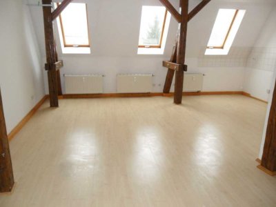 Görlitzer Lebensfreude: Gepflegte 2-Zimmer-Wohnung im Dachgeschoss