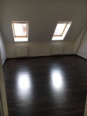 Gut-geschnittene 3-Raum-DG-Maisonette-Wohnung