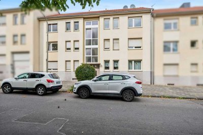 3-Zimmer-Wohnung mit Balkon & Garage im Innenhof – Renovierungsbedürftig, aber top Lage!