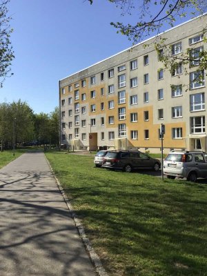 Große, helle 2-Zimmer-Wohnung mit Balkon und Wannenbad!