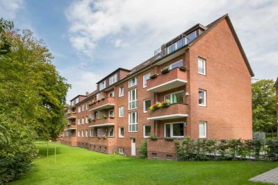 Sanierte 2-Zimmer-Wohnung mit Balkon und Einbauküche in Alsterdorf
