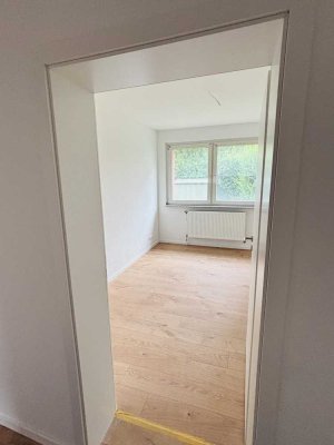 Erstbezug nach Sanierung - 3 Zimmer Wohnung mit Gartenzugang