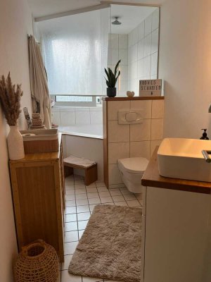Gemütliche Dachgeschosswohnung mit kleinem Südbalkon und Tageslichtbad