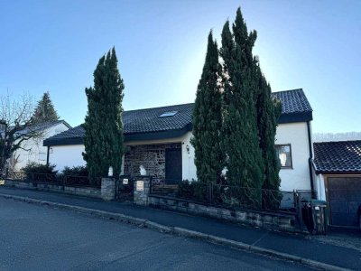 Einfamilienwohnhaus mit 300 m2 Wohnfläche und traumhaftem Garten