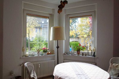 3-Zimmer EG. Wohnung in Klassisch-moderner Stadtvilla mit großem Garten und Wintergarten