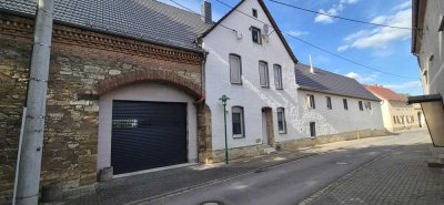 Höll Immobilien: Mehrgenerationenhaus mit schönem gepflegtem Grundstück zu verkaufen