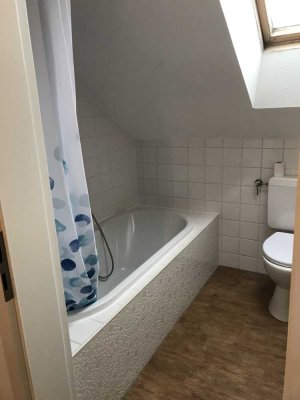 Modernisierte 2-Zimmer-DG-Wohnung mit EBK in Lemgo