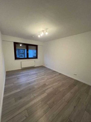 Schöne 2,5 Zimmer Wohnung mit Einbauküche Nähe Centro