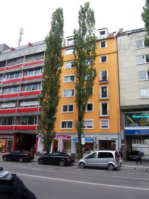 3 Zimmer Whg mit großem 18qm Südbalkon, Nähe Theresienwiese, Bad m Fenster-- LEER