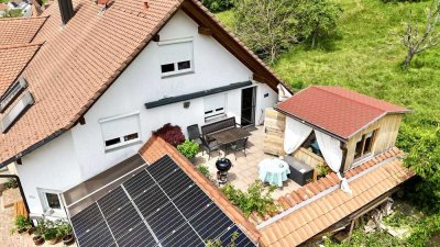 Lichtdurchflutete Maisonette-Dachgeschosswohnung in bester Lage von Ebringen – ruhig, grün, stadtnah