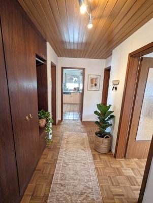 Charmante 4-5 Zimmer-DG-Whg mit Holzfußboden, Wohnküche