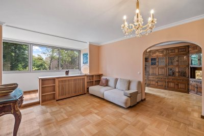 Stilvolle 4-Zimmer-Wohnung mit verglaster Loggia und Garagenplatz