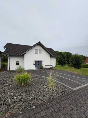 Gepflegtes Einfamilienhaus mit großem Grundstück in Steimel