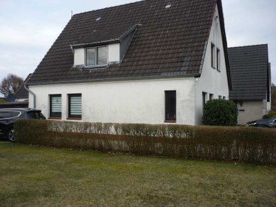 älteres Siedlungshaus mit Traumgrundstück in Neumünster