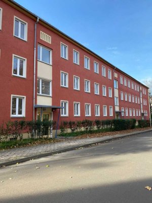 "Frisch modernisierte 3 -Zi.-Wohnung mit Balkon in Gera - Bieblach- ab sofort bezugsfertig "