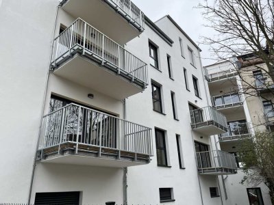 Ruhige Südseite & Neuwertig- Helle 2 Zimmer mit EBK  & Balkon in Seitenstraße (Alt-Lindenau)