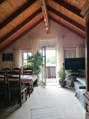 Herrliche Dachgeschosswohnung mit Balkon!