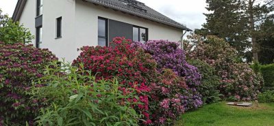 Hochmoderne Neubauwohnung im Zweifamilienhaus in grüner Siedlungslage