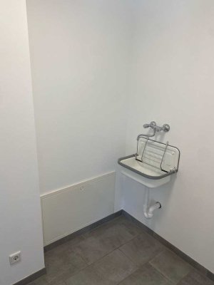 Stilvolle, vollst. renovierte 4-Zimmer-Wohnung mit geh. Innenausstattung mit Balkon und EBK