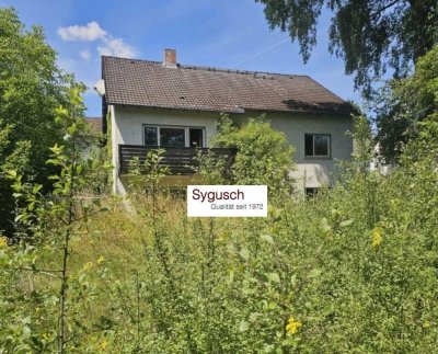 Einfamilienhaus mit Einliegerwohnung und grossem idyllischem Gartengrundstück