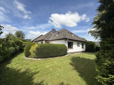 Großzügiges Ein- bis Zweifamilienhaus mit Garten, Garage, Keller,  Billardzimmer mit Bar.