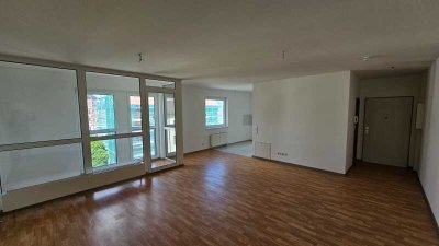 „Neuer Wohntraum: 2-Zimmer-Wohnung mit Wintergarten und offener Küche enthüllt!“