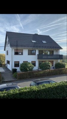 Schöne helle 4 Zimmerwohnung mit 2 Balkonen und herrlichem Ausblick
